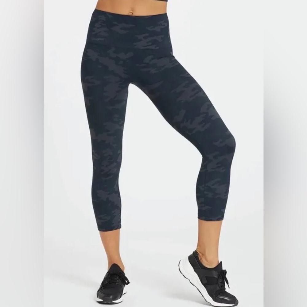 Spanx Cropped Look At Me Now Leggings Black Camo Women’s Med